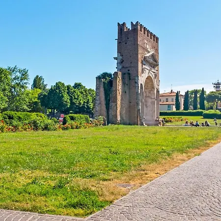 Arco Di Augusto Apartman