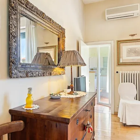 Arco Di Augusto Apartman